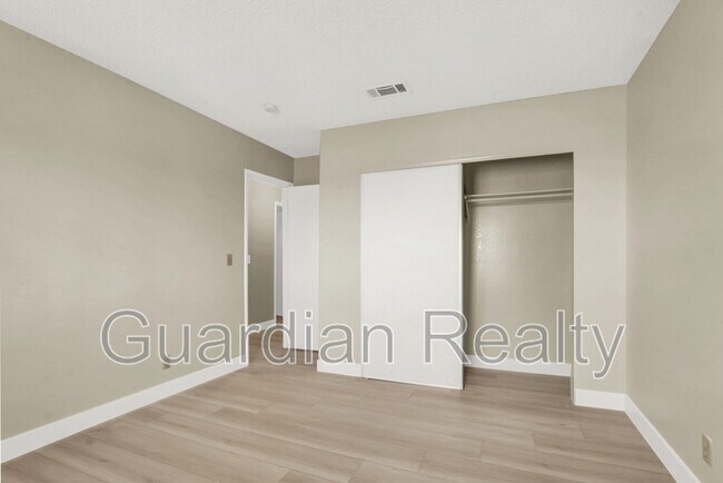 Building Photo - 801 N Major Ave