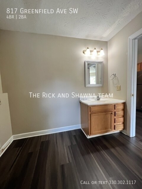 Building Photo - Large 4 bedroom home for rent with 2 baths...