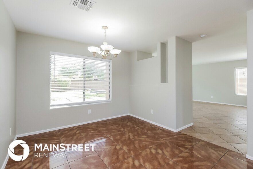Building Photo - 7019 S 43rd Dr