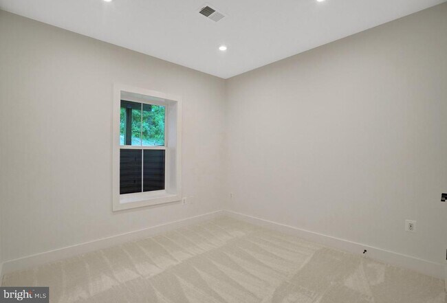 Building Photo - 9418 Dandelion Dr