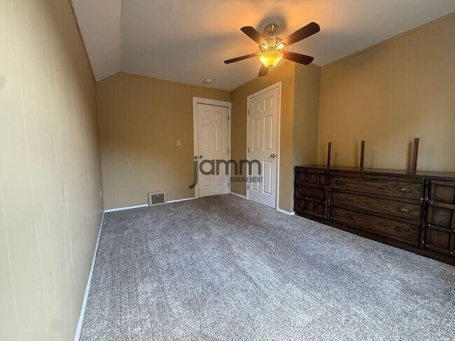 Building Photo - 1726 Starkweather Ave
