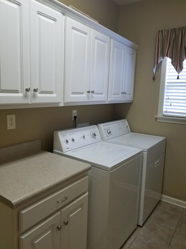 Building Photo - 4707 Mitford Cir