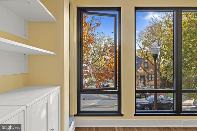 Building Photo - 1536 N Scott St