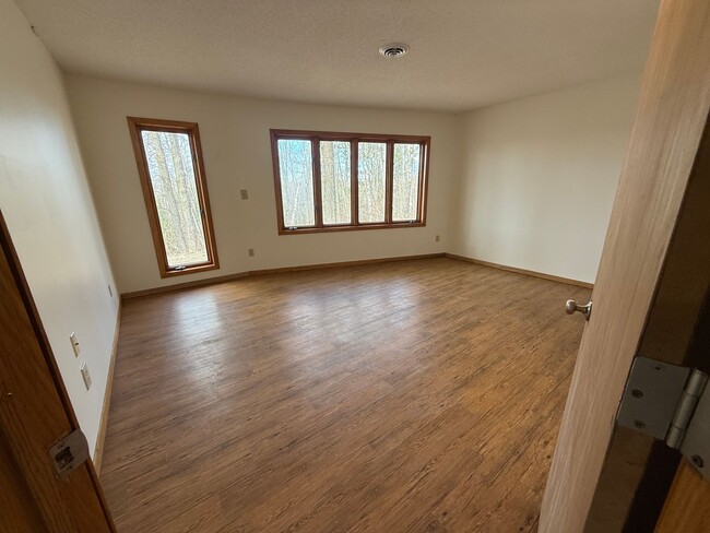 Building Photo - Beautiful 3 Bedroom Home on Rice Lake