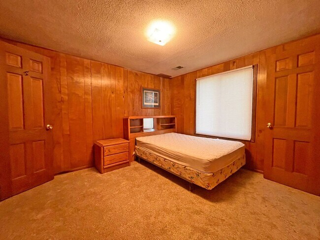 Building Photo - Newly Redone 3 Bedroom Bungalow in Tonka B...