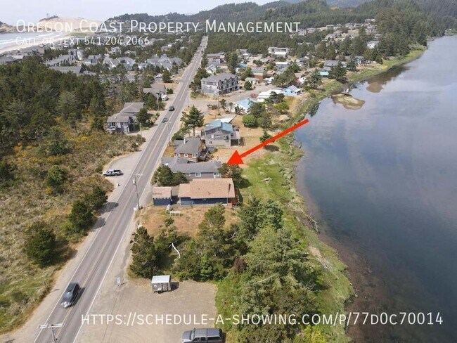 Building Photo - 2bed/2bath home on the river and close to ...