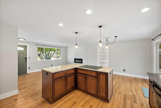 Building Photo - Beautiful Steilacoom Home with Private ADU, Covered Patio, Bonus Gym & A/C!