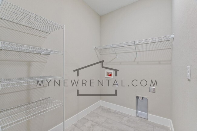 Building Photo - 2289 Logsdon St