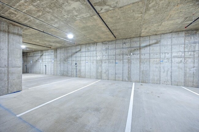 Building Photo - 1281 N Frontage Rd W