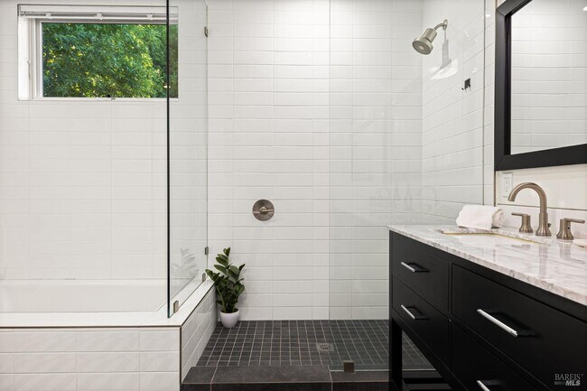 Building Photo - 987 Mark West Springs Rd