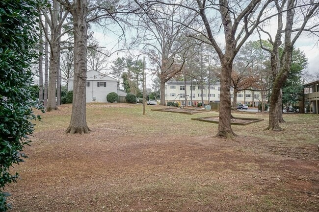 Building Photo - Two Bedroom Home!
