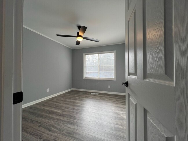 Building Photo - 2026 Bonus - Half Off One Month's Rent