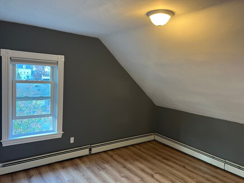 Building Photo - 16 Tuxedo Ave