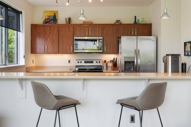 Building Photo - 2 Bed, 2 Bath Bright & Modern Condo in the Pearl District - Now Available!