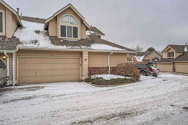 Building Photo - Beautiful Home in Aurora Available now! 2/2