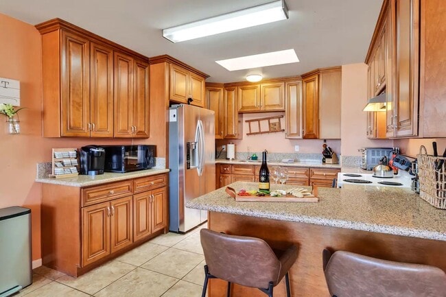 Building Photo - Fully Furnished, Secluded & Private