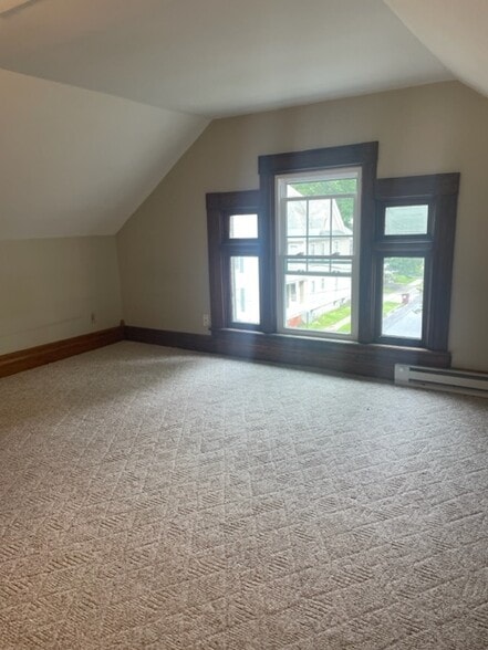 Bedroom - 22 Grove Ave