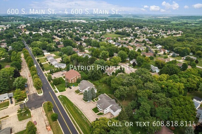 Building Photo - 2 bedroom/ 1 bath apartment in Deerfield, WI