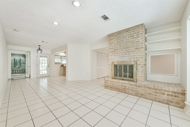 Building Photo - 807 Stadium Cir