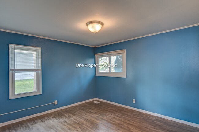 Building Photo - 7611 Northcote Ave