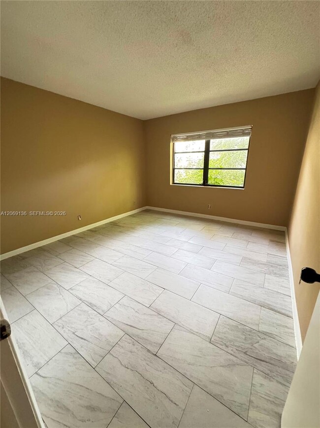 Building Photo - 3129 Oakland Shores Dr
