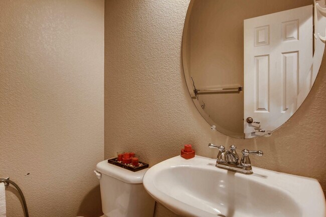 Building Photo - 5643 S Biloxi Way