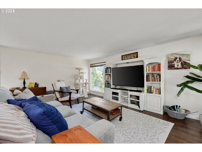 Building Photo - Bull Mountain Gem – Single-Level 3BR with 2 Living Areas, Large Yard & Pergola Patio