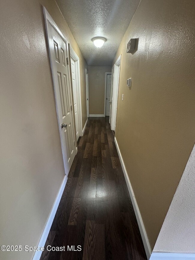 Building Photo - 10 Scott Ln