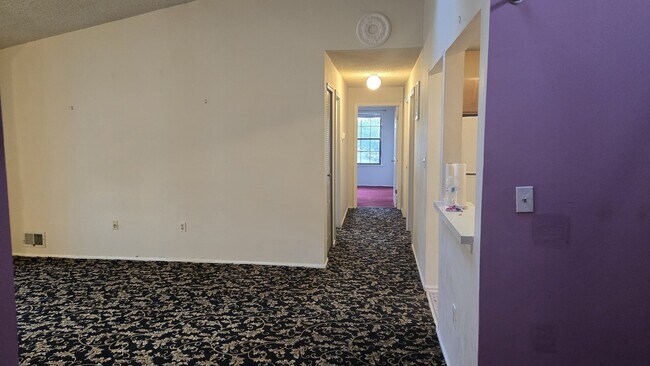 Building Photo - 48 Mendrey Ct