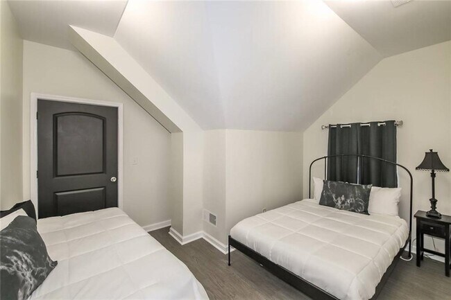 Building Photo - 64 Moury Ave SE