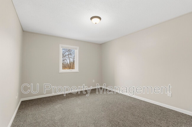 Building Photo - 1605 N Willow Rd