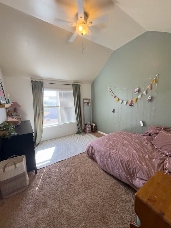 Building Photo - 523 Twin Vw Ct