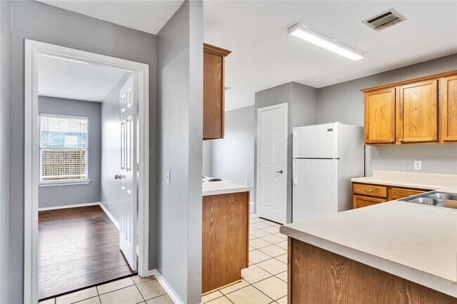 Building Photo - 12420 Sky Harbor Dr