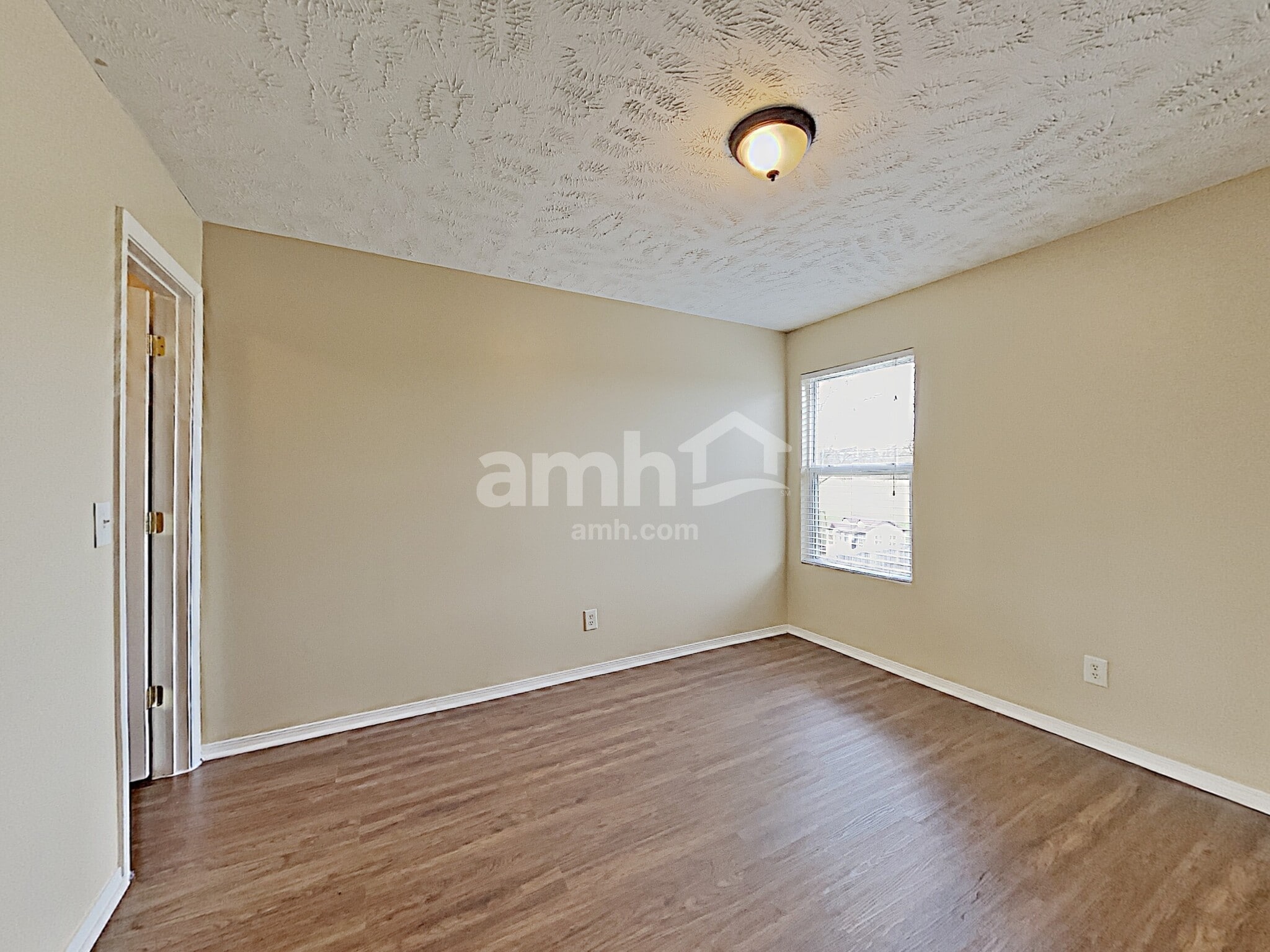 Building Photo - 1140 Seven Oaks Blvd