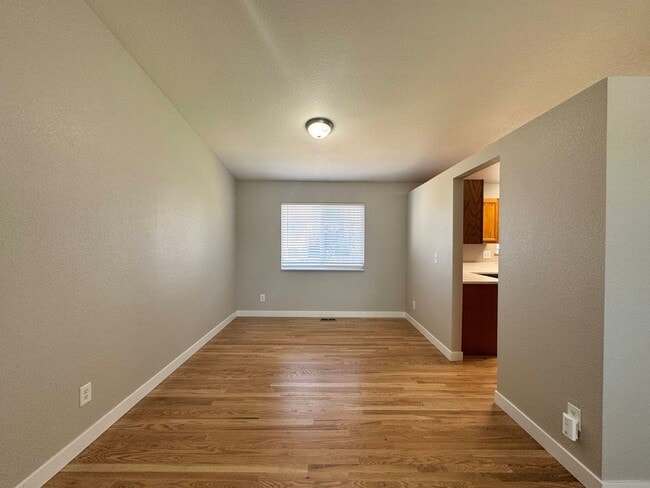 Building Photo - Updated 5 Bedroom Home