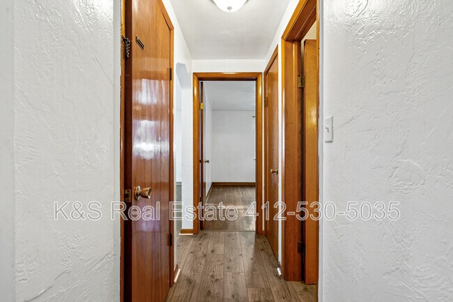 Building Photo - 823 Hartman St