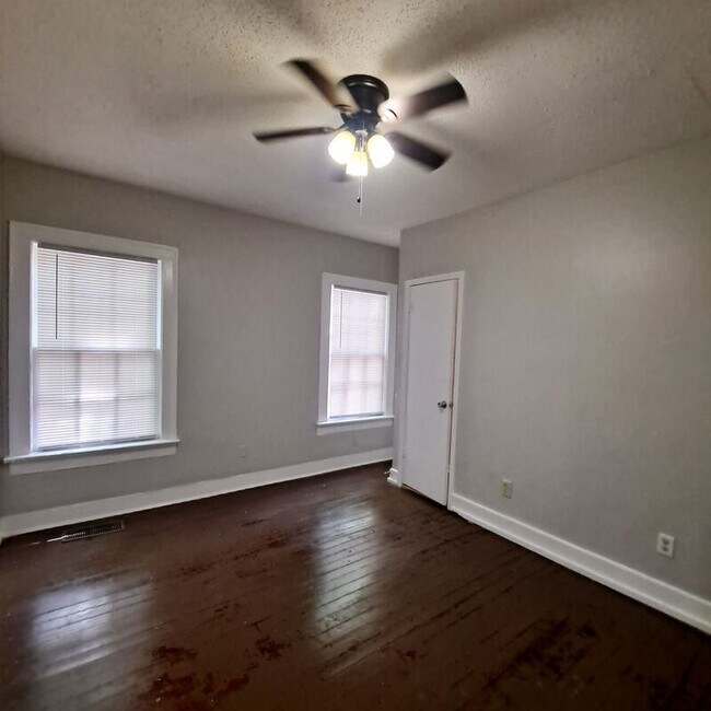 Building Photo - 3176 Lyndale Ave