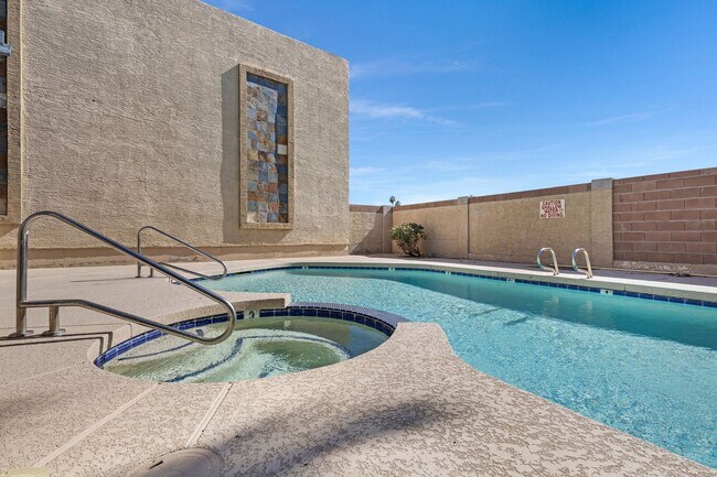 Building Photo - Upgraded Condo with Elegant Features and Convenient Location