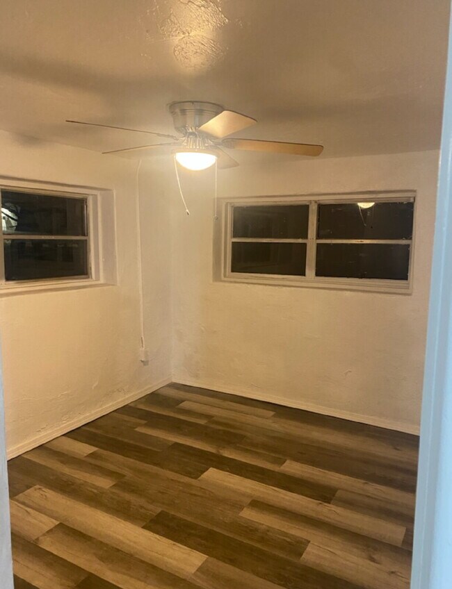 Building Photo - 1 Bedroom with Garage in Perry!