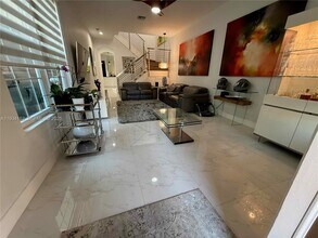 Building Photo - 6923 Julia Gardens Dr