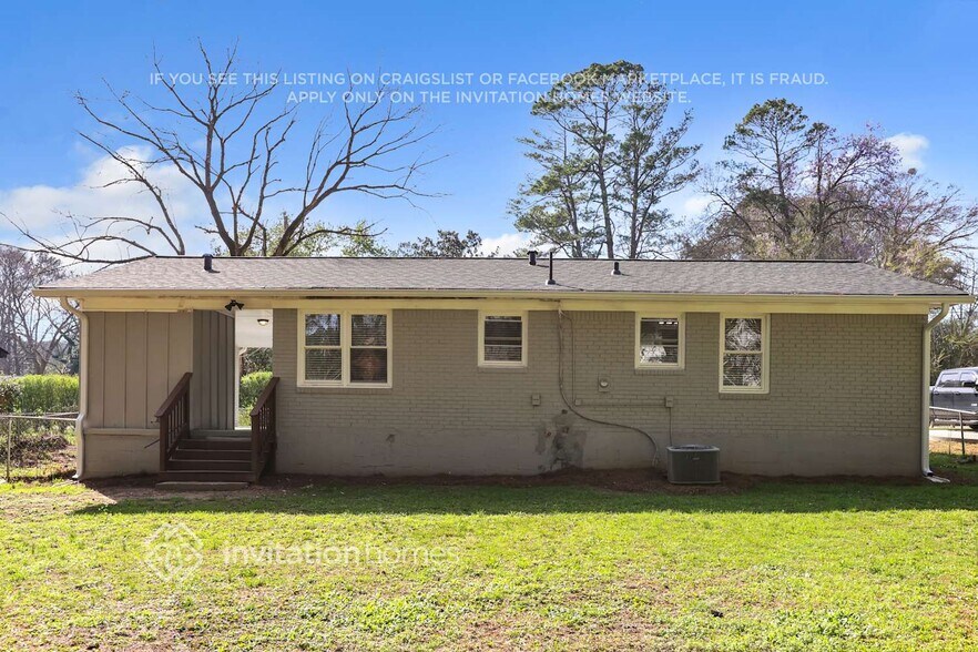 Building Photo - 3054 Cottonwood Dr SE