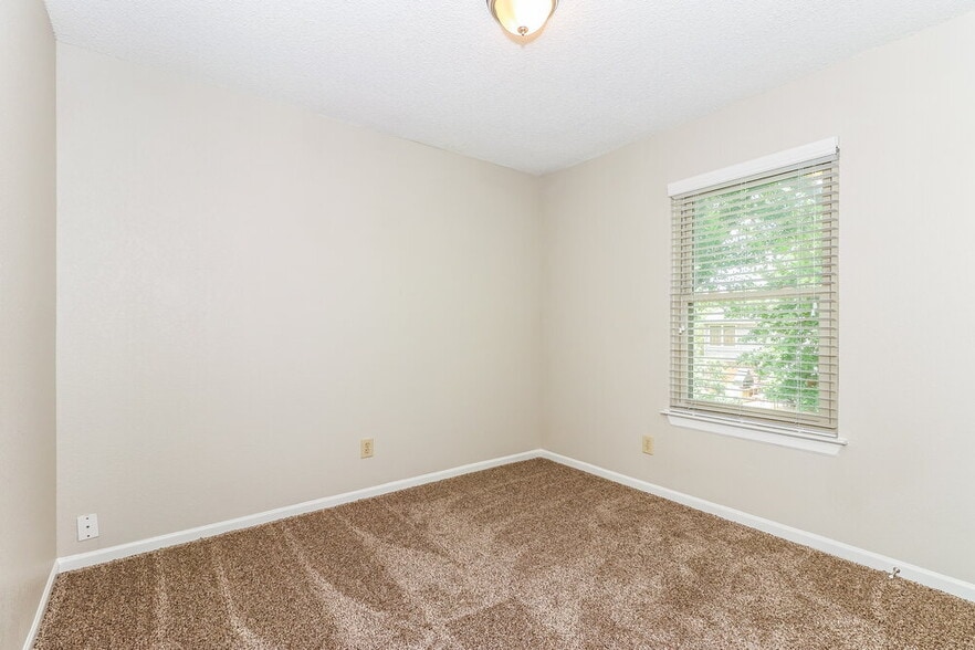 Building Photo - 3645 Fairview Dr