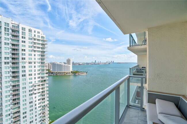 Building Photo - 1155 Brickell Bay Dr