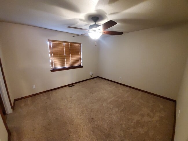 Building Photo - Great Family Home