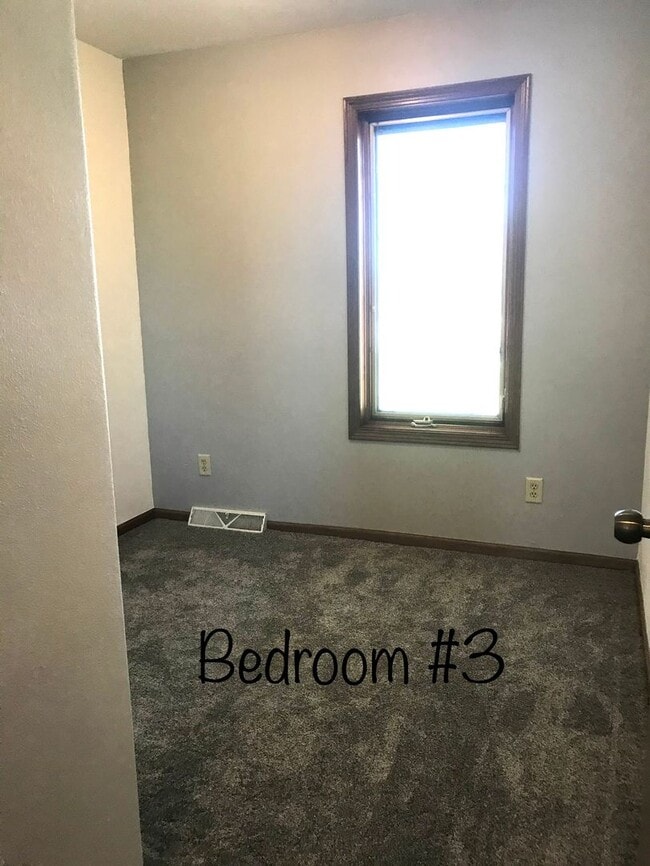 Building Photo - 3 Bedroom 2 Bathroom Townhouse in Neenah