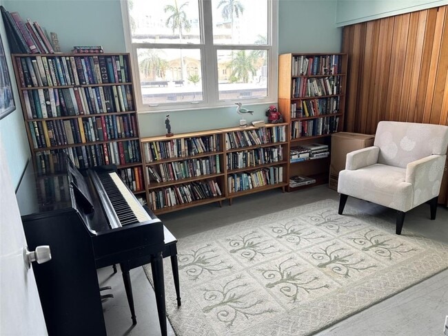 Building Photo - 33 S Gulfstream Ave