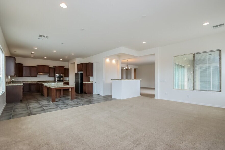 Building Photo - 5113 N 194th Dr
