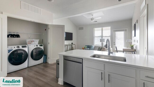 Building Photo - 556 Martin Rd SW