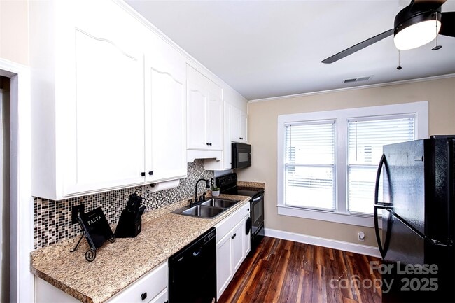 Building Photo - 1525 Perfection Ave