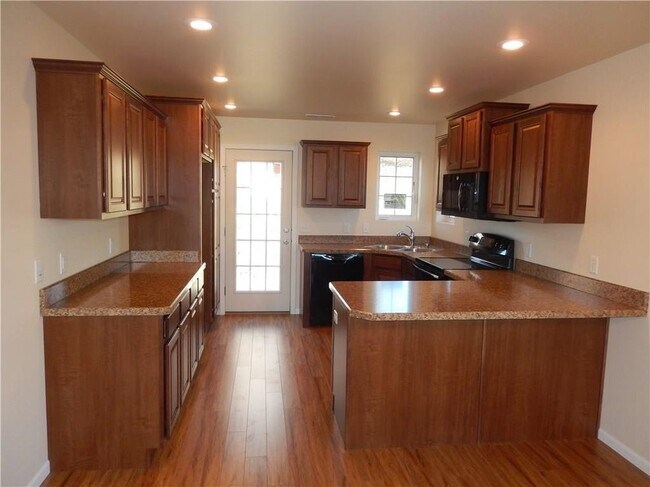 Building Photo - Newer Construction 3 Bedroom House with 3 ...